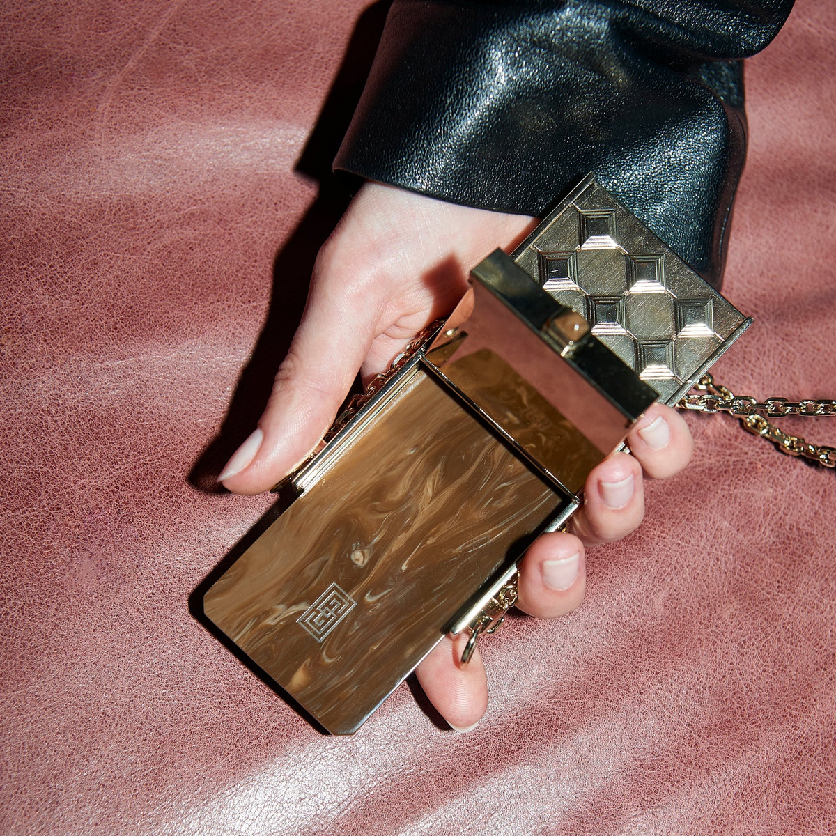 The Verneuil Case by SEDNON – gold cigarette case necklace opened to show the adjustable internal plaque, designed to hold various types of cigarettes, a handcrafted luxury accessory.