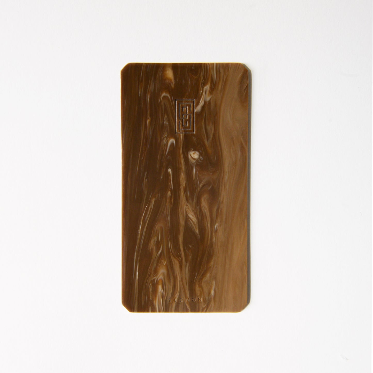 Removable acetate insert designed to fit different cigarette formats inside the Verneuil Case necklace - gold version